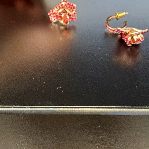 Kate Spade Scarlet Blooms Rose Huggies NWOT - Picture 11 of 14